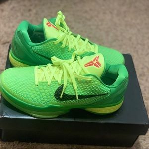Kobe 6 size 8.5 Grinch Proto